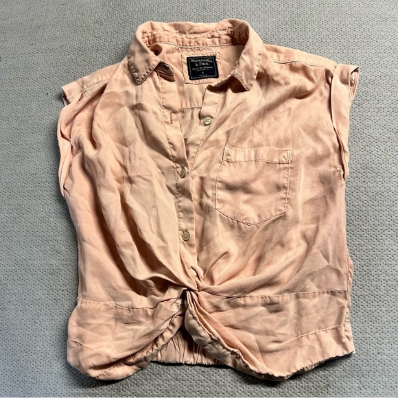 Abercrombie & Fitch Light Pink Short Sleeve Button Down Shirt Size Small - Picture 1 of 5